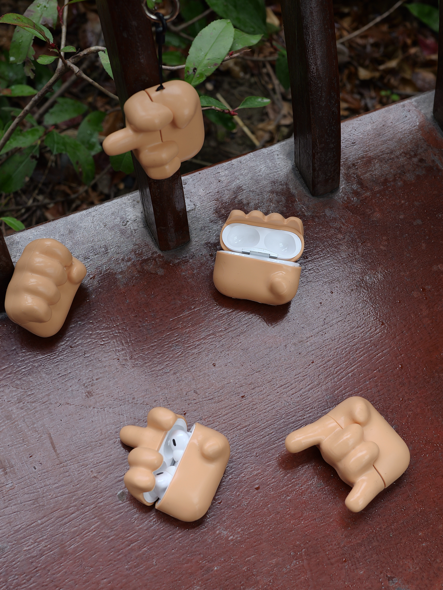 Finger Shaped Airpods Case – Fighting